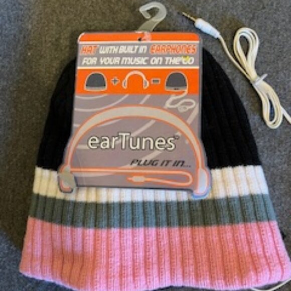 Knit Beanie with removeable earphones - Picture 3 of 10